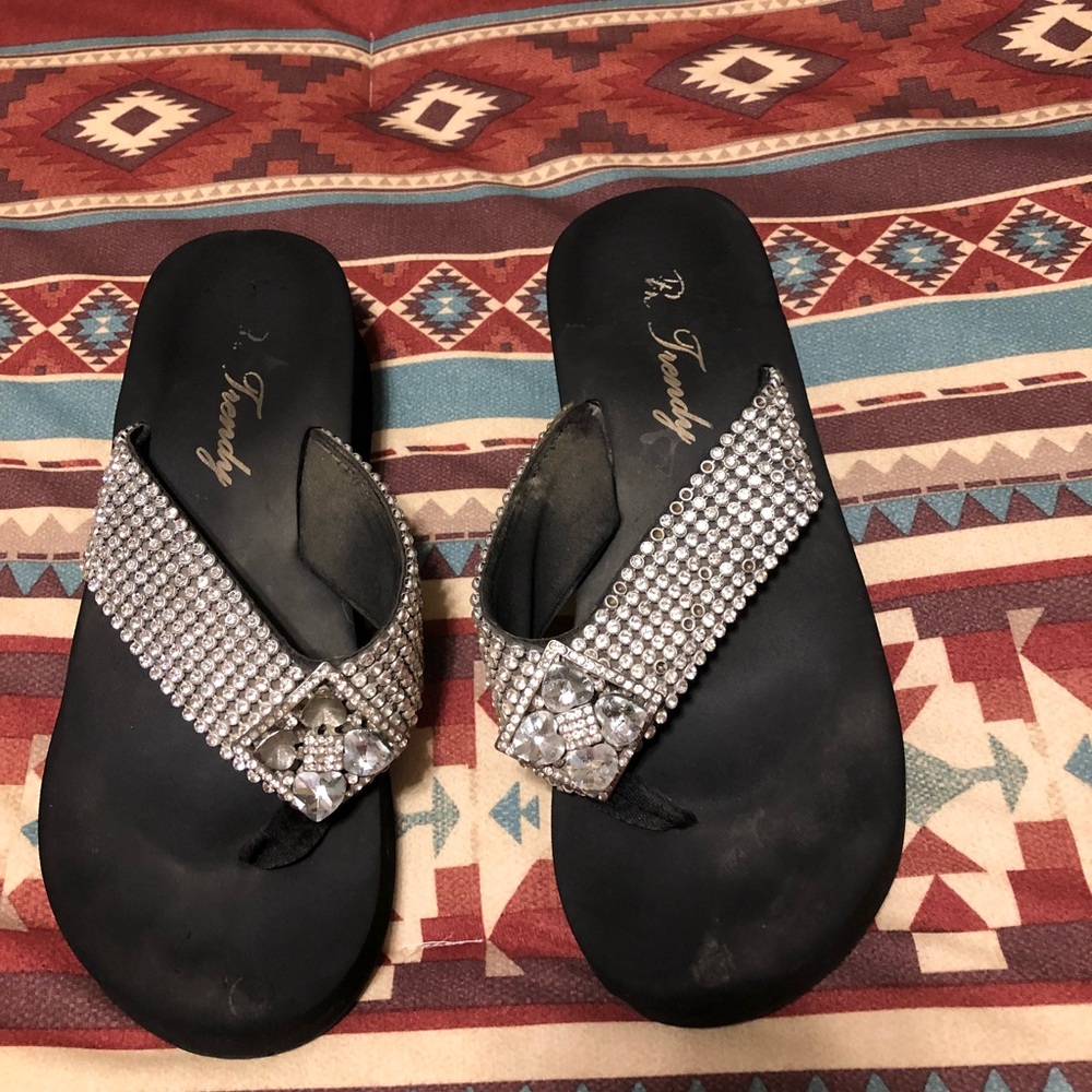 Size 7 bling flip flops